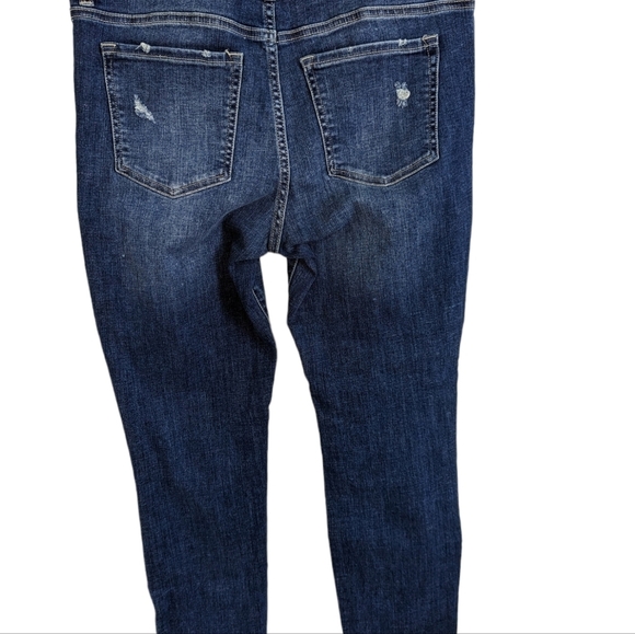 NWT....Medium Wash Mid Rise Jeans With Frayed Hem And Distressing....Size 13/31 - Picture 3 of 10